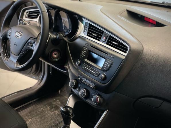 Kia Ceed II Рестайлинг с пробегом 2017 года, цена 1 385 000 рублей, 149000 км, универсал, Автокод Объявления