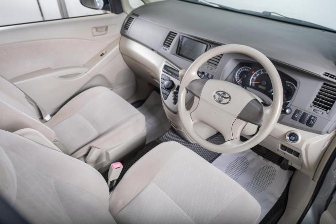 Toyota ISis I Рестайлинг с пробегом 2010 года, цена 1 479 000 рублей, 120000 км, компактвэн, Автокод Объявления