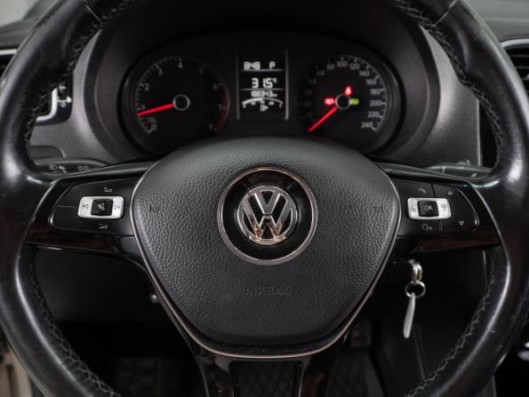 Volkswagen Polo V Рестайлинг с пробегом 2017 года, цена 1 069 000 рублей, 188343 км, седан, Автокод Объявления