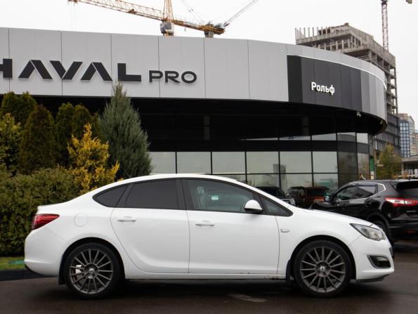 Opel Astra J Рестайлинг с пробегом 2013 года, цена 638 000 рублей, 301528 км, седан, Автокод Объявления