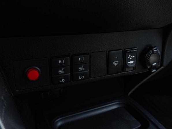 Toyota RAV4 IV (XA40) Рестайлинг с пробегом 2017 года, цена 1 598 000 рублей, 141229 км, внедорожник, Автокод Объявления
