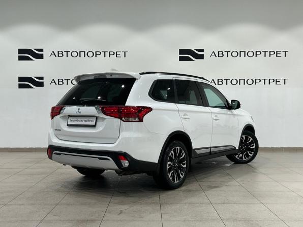 Mitsubishi Outlander III Рестайлинг 3 с пробегом 2022 года, цена 2 449 000 рублей, 93456 км, внедорожник, Автокод Объявления