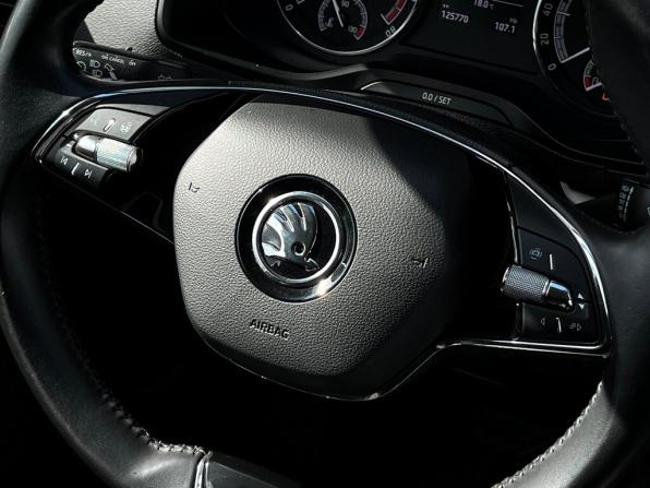 Skoda Karoq I с пробегом 2022 года, цена 2 352 600 рублей, 125770 км, внедорожник, Автокод Объявления