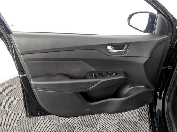 Hyundai Solaris II с пробегом 2017 года, цена 1 200 000 рублей, 163268 км, седан, Автокод Объявления