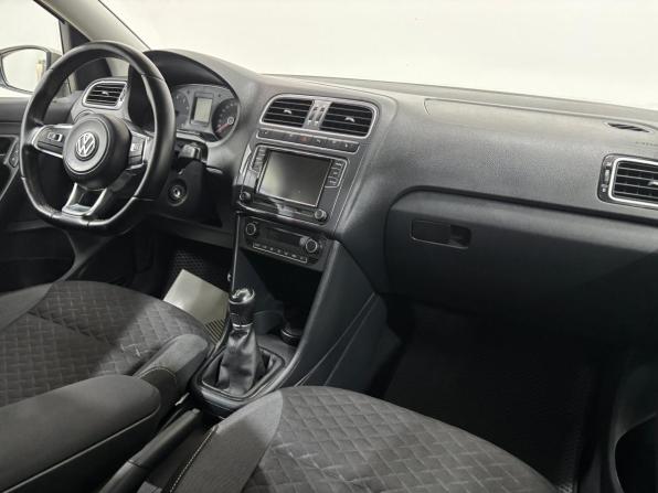 Volkswagen Polo V Рестайлинг с пробегом 2018 года, цена 1 050 000 рублей, 141090 км, седан, Автокод Объявления