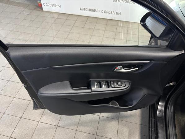 Kia Rio IV Рестайлинг с пробегом 2020 года, цена 1 399 000 рублей, 137000 км, седан, Автокод Объявления