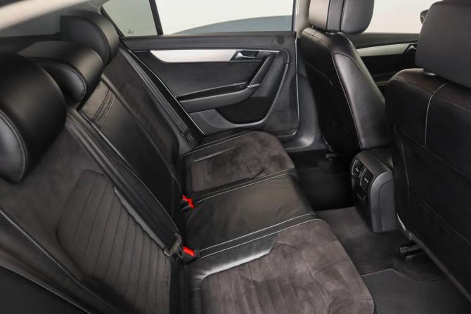 Volkswagen Passat B7 с пробегом 2012 года, цена 929 000 рублей, 238500 км, седан, Автокод Объявления