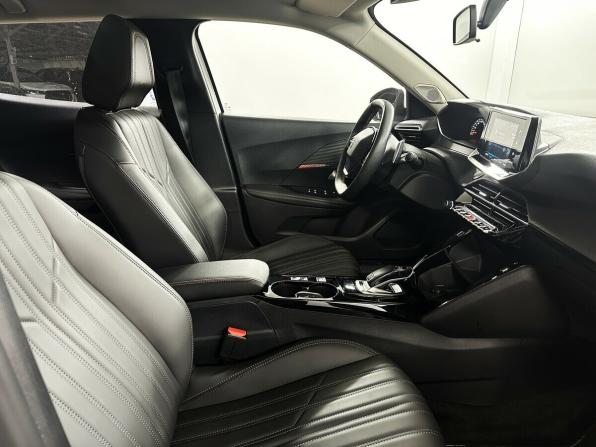 Peugeot 2008 II с пробегом 2023 года, цена 2 399 000 рублей, 8760 км, внедорожник, Автокод Объявления