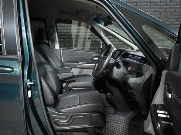 Honda Freed II с пробегом 2018 года, цена 1 590 000 рублей, 62517 км, компактвэн, Автокод Объявления