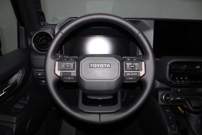 Toyota Land Cruiser Prado 250 Series с пробегом 2026 года, цена 13 900 000 рублей, 10 км, внедорожник, Автокод Объявления