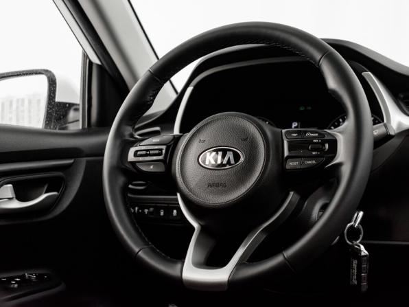 Kia Rio IV Рестайлинг с пробегом 2021 года, цена 1 615 000 рублей, 77500 км, седан, Автокод Объявления