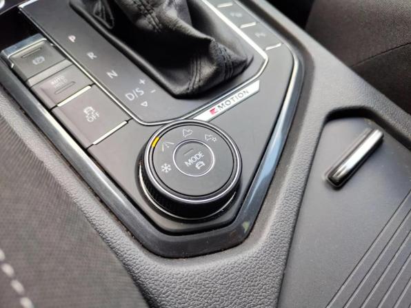 Volkswagen Tiguan II с пробегом 2016 года, цена 2 226 000 рублей, 165788 км, внедорожник, Автокод Объявления
