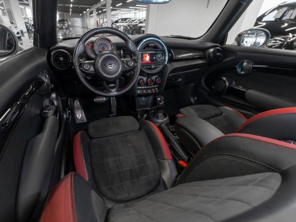Mini Hatch III (F55/F56) Рестайлинг с пробегом 2019 года, цена 2 980 000 рублей, 69442 км, хэтчбек, Автокод Объявления