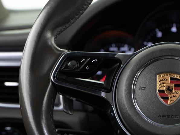 Porsche Macan I с пробегом 2018 года, цена 3 150 999 рублей, 217907 км, внедорожник, Автокод Объявления