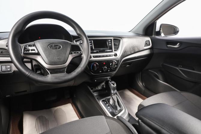 Hyundai Solaris II с пробегом 2017 года, цена 979 000 рублей, 156001 км, седан, Автокод Объявления