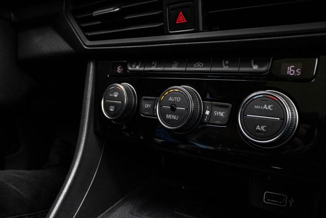 Volkswagen Jetta VII с пробегом 2020 года, цена 2 519 000 рублей, 82856 км, седан, Автокод Объявления