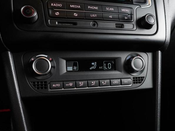 Volkswagen Polo V с пробегом 2014 года, цена 899 000 рублей, 130393 км, седан, Автокод Объявления