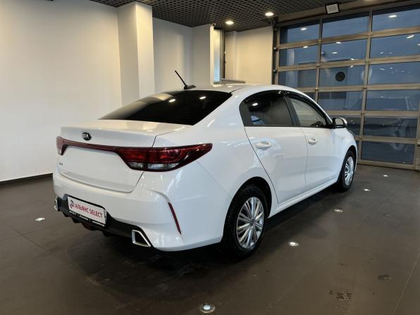 Kia Rio IV Рестайлинг с пробегом 2021 года, цена 1 479 000 рублей, 124853 км, седан, Автокод Объявления