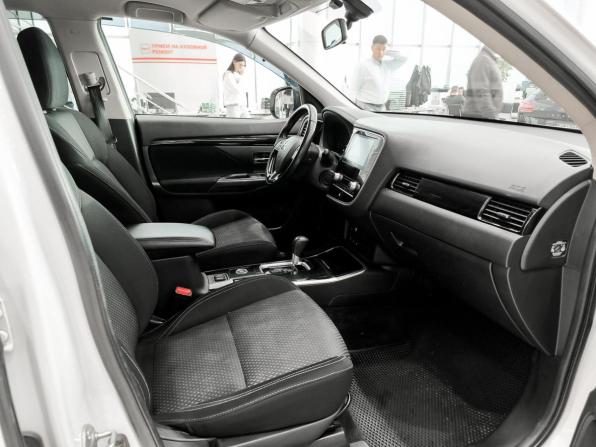 Mitsubishi Outlander III Рестайлинг 3 с пробегом 2020 года, цена 1 995 000 рублей, 118635 км, внедорожник, Автокод Объявления