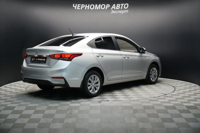 Hyundai Solaris II с пробегом 2018 года, цена 1 390 000 рублей, 120000 км, седан, Автокод Объявления