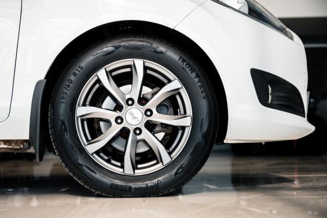 Ford Fiesta Mk6 Рестайлинг с пробегом 2018 года, цена 960 000 рублей, 90700 км, хэтчбек, Автокод Объявления