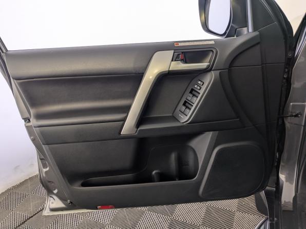 Toyota Land Cruiser Prado 150 Series Рестайлинг 3 с пробегом 2022 года, цена 7 990 000 рублей, 30746 км, внедорожник, Автокод Объявления