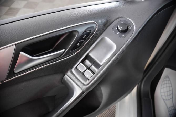 Volkswagen Golf VI с пробегом 2012 года, цена 749 000 рублей, 199400 км, хэтчбек, Автокод Объявления