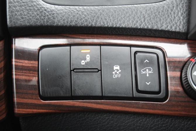 Kia Mohave I Рестайлинг с пробегом 2017 года, цена 3 120 000 рублей, 166012 км, внедорожник, Автокод Объявления