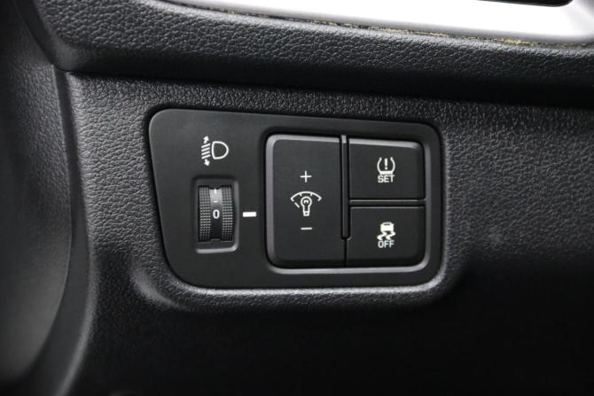 Hyundai Solaris II с пробегом 2018 года, цена 1 040 350 рублей, 184799 км, седан, Автокод Объявления