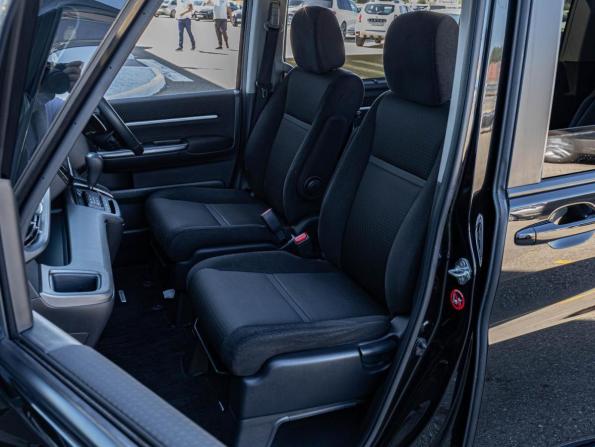 Honda Stepwgn V Рестайлинг с пробегом 2018 года, цена 2 300 000 рублей, 81402 км, минивэн, Автокод Объявления