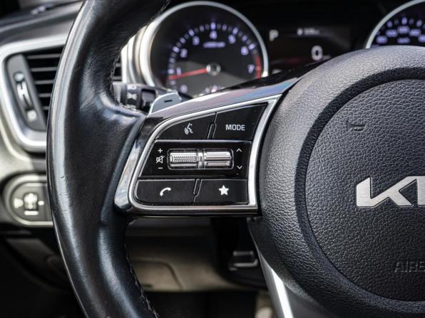 Kia Ceed III Рестайлинг с пробегом 2022 года, цена 1 899 000 рублей, 78149 км, универсал, Автокод Объявления