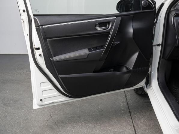 Toyota Corolla XI (E160 E170 E180) Рестайлинг 1 с пробегом 2018 года, цена 1 570 000 рублей, 140824 км, седан, Автокод Объявления
