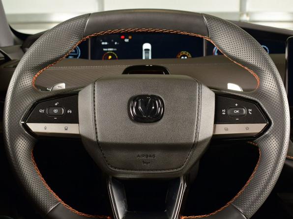 Changan UNI-V I с пробегом 2023 года, цена 2 299 995 рублей, 65799 км, лифтбек, Автокод Объявления