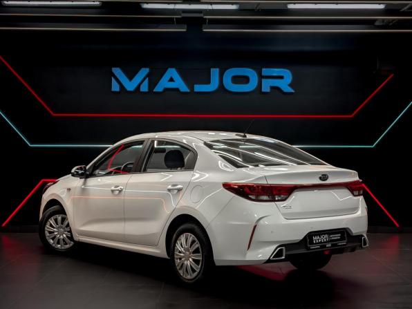 Kia Rio IV Рестайлинг с пробегом 2021 года, цена 1 390 000 рублей, 97751 км, седан, Автокод Объявления