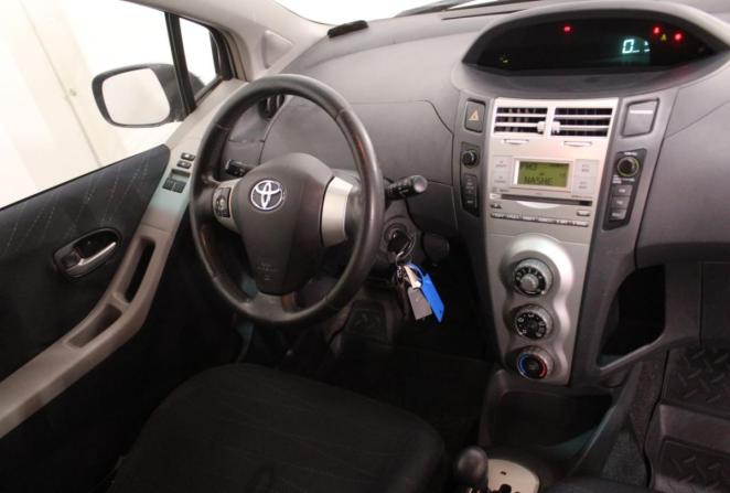 Toyota Yaris II с пробегом 2007 года, цена 560 000 рублей, 197490 км, хэтчбек, Автокод Объявления