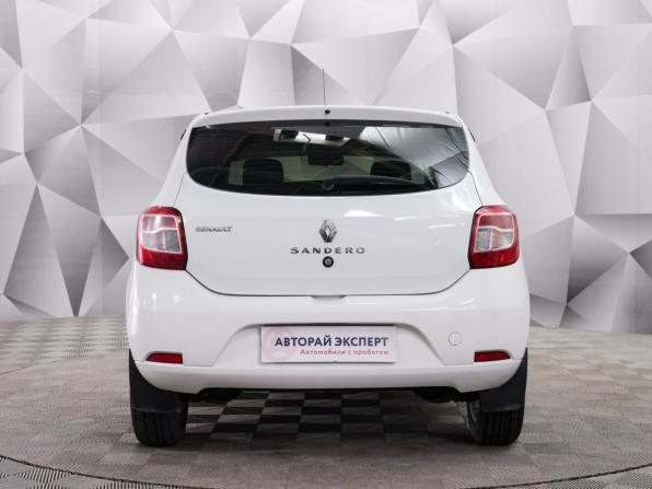 Renault Sandero II с пробегом 2015 года, цена 696 000 рублей, 181100 км, хэтчбек, Автокод Объявления