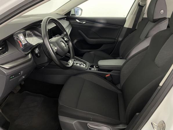 Skoda Octavia IV (A8) с пробегом 2021 года, цена 2 210 000 рублей, 135962 км, лифтбек, Автокод Объявления