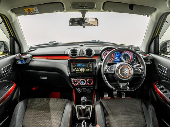 Suzuki Swift V с пробегом 2019 года, цена 1 330 000 рублей, 133500 км, хэтчбек, Автокод Объявления