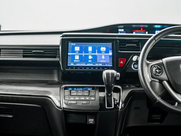Honda Stepwgn V с пробегом 2016 года, цена 1 900 000 рублей, 168417 км, минивэн, Автокод Объявления