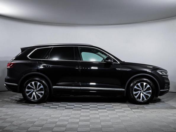Volkswagen Touareg III с пробегом 2018 года, цена 4 900 000 рублей, 97500 км, внедорожник, Автокод Объявления