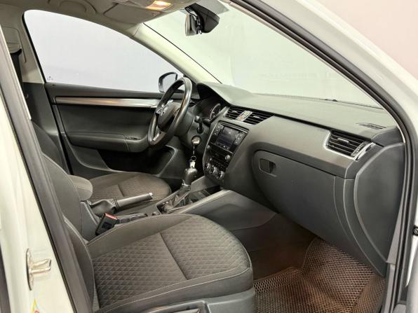 Skoda Octavia III (A7) Рестайлинг с пробегом 2018 года, цена 1 790 000 рублей, 122046 км, лифтбек, Автокод Объявления