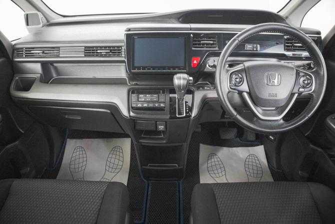 Honda Stepwgn V с пробегом 2016 года, цена 1 849 000 рублей, 117000 км, минивэн, Автокод Объявления