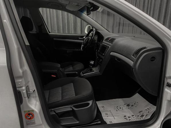 Skoda Octavia II (A5) Рестайлинг с пробегом 2012 года, цена 849 000 рублей, 199000 км, лифтбек, Автокод Объявления