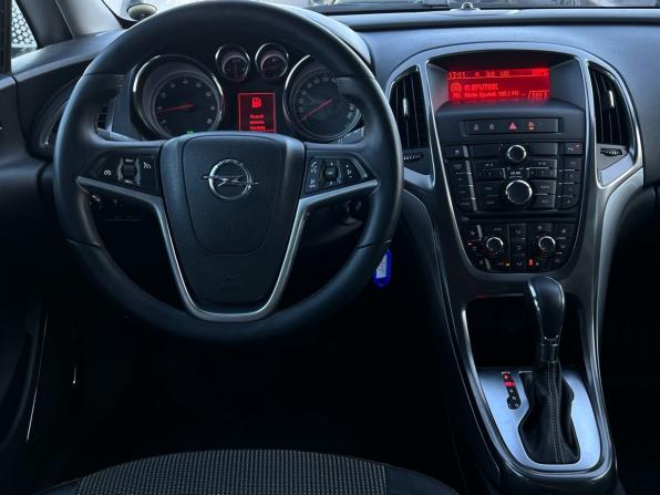 Opel Astra J с пробегом 2011 года, цена 799 000 рублей, 230228 км, хэтчбек, Автокод Объявления
