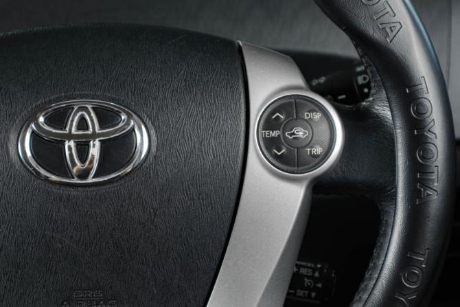Toyota Prius III Рестайлинг (XW30) с пробегом 2013 года, цена 1 279 000 рублей, 300000 км, лифтбек, Автокод Объявления