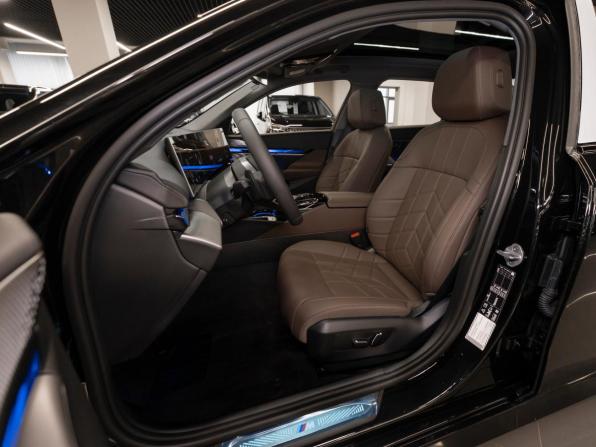 BMW 5 серии VIII (G60/G61/G68) с пробегом 2025 года, цена 8 250 000 рублей, 5 км, седан, Автокод Объявления