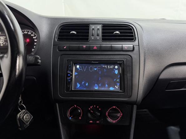 Volkswagen Polo V Рестайлинг с пробегом 2015 года, цена 890 000 рублей, 173128 км, седан, Автокод Объявления