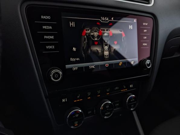 Skoda Octavia III (A7) Рестайлинг с пробегом 2017 года, цена 1 685 000 рублей, 122534 км, лифтбек, Автокод Объявления