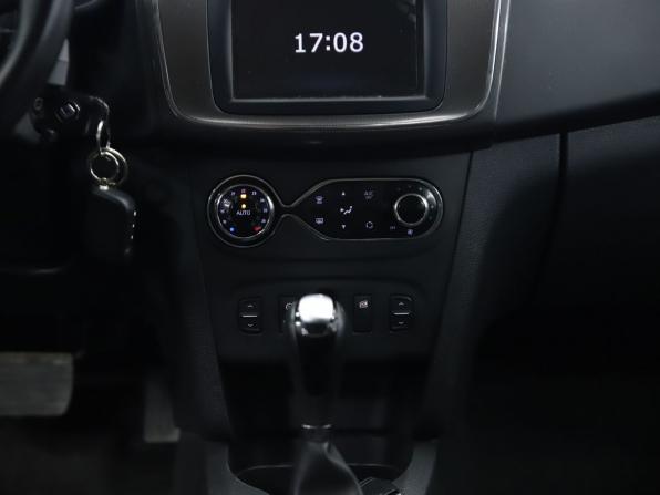 Renault Logan II Рестайлинг с пробегом 2018 года, цена 1 090 000 рублей, 145000 км, седан, Автокод Объявления