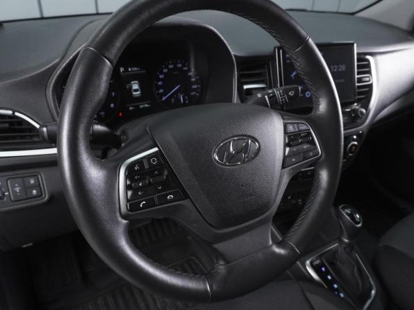 Hyundai Solaris II Рестайлинг с пробегом 2021 года, цена 1 799 000 рублей, 20178 км, седан, Автокод Объявления